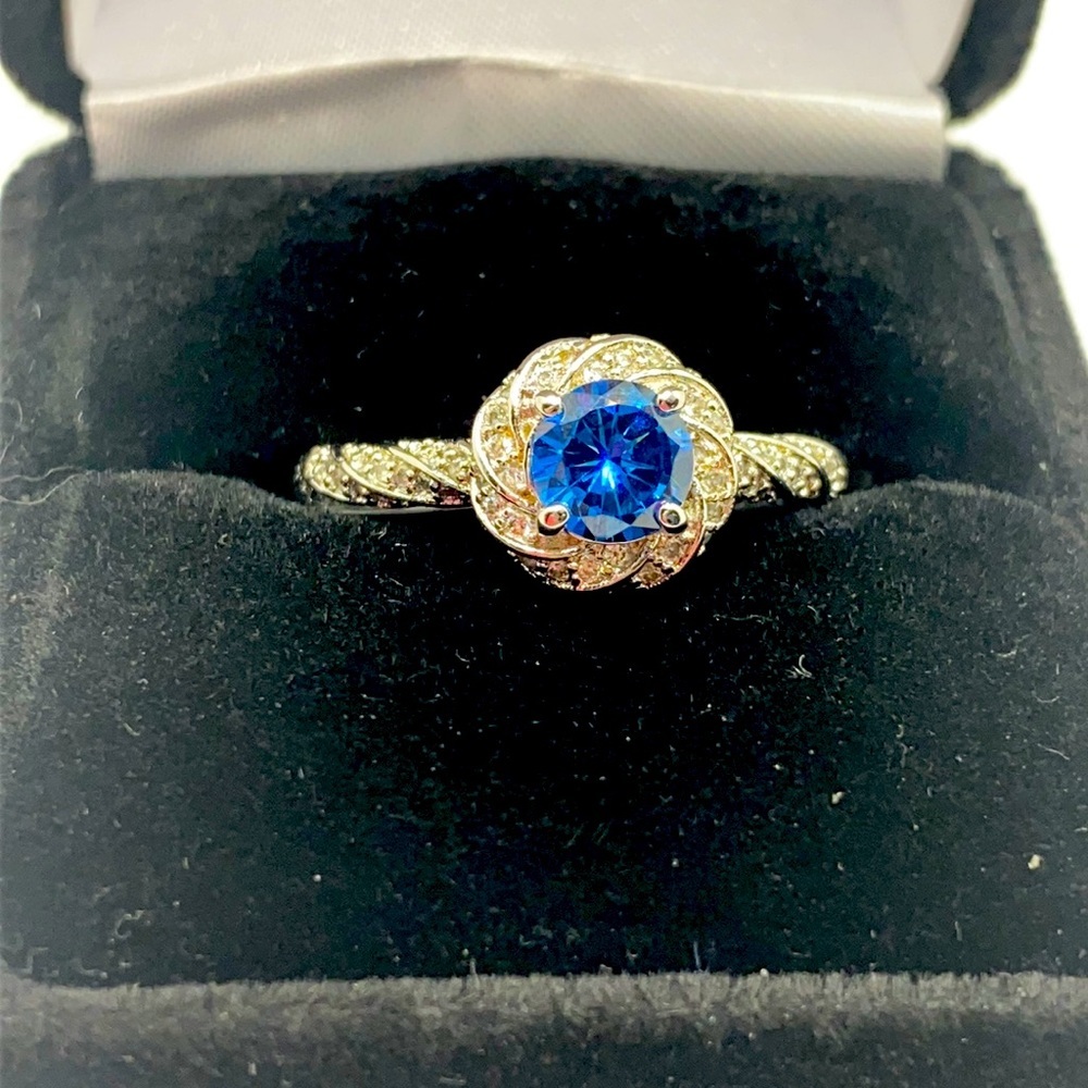 Ocean Blue Quartz & White Topaz Ring Sz 8